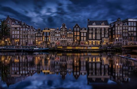 Amsterdam Canal at Night - 4K Ultra HD Wallpaper