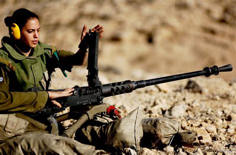File:Flickr - Israel Defense Forces - Female Soldier at the Shooting Range.jpg - Wikimedia Commons