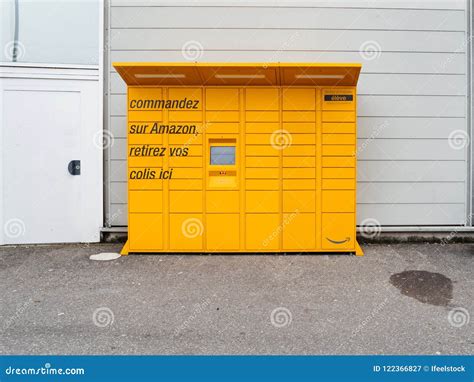 Amazon Locker Parcel Vending Delivery Machine Editorial Photography ...