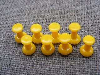 push-pin-tack_yellow_27968-480x360 | Free Photos - Colored P… | Flickr