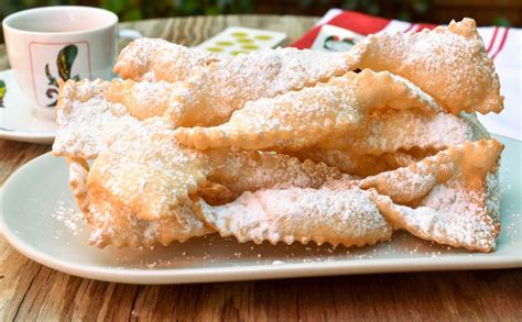 Crostoli (Chiacchiere) di Carnevale - Italian Spoon