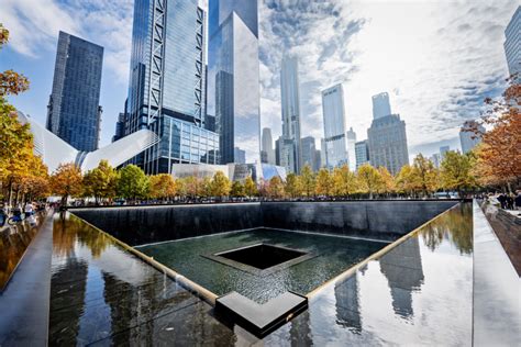 Man jumps into reflecting pool at 9/11 Memorial in New York City