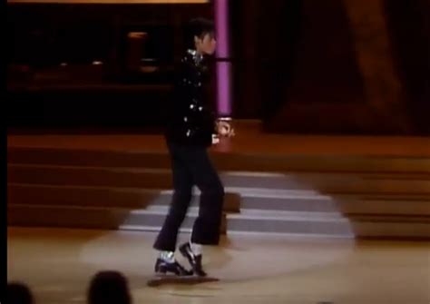 Michael Jacksons Moonwalk Turns 30 this Year! [VIDEO]