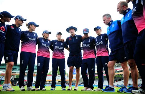 Mark Robinson rallies his group around for a pep talk | ESPNcricinfo.com