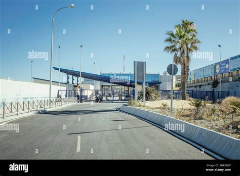 Border crossing between Spain and Morocco El Tarajal, closed for more ...