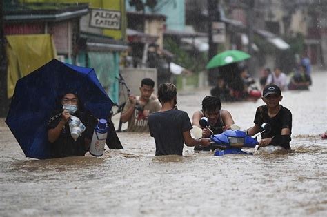 Marikina mayor: Air rescue needed as 'Ulysses' flood thousands of homes | Philstar.com