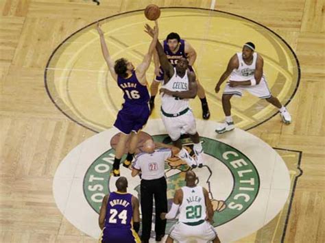 2008 NBA Finals: Game 1 - CBS News