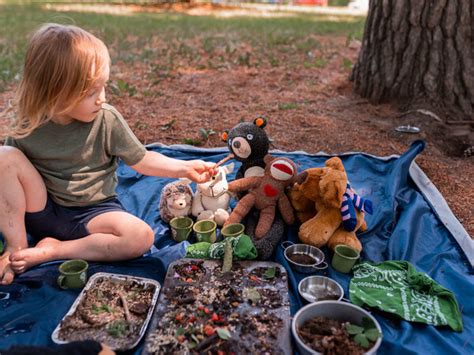 Teddy Bear Picnic - Tinkergarten outdoor activities where kids learn ...