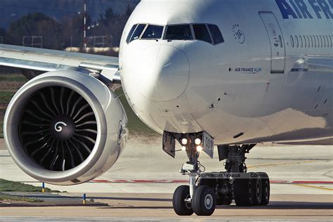 Air France - Boeing 777-300ER - Nose and Engine close-up | Flickr