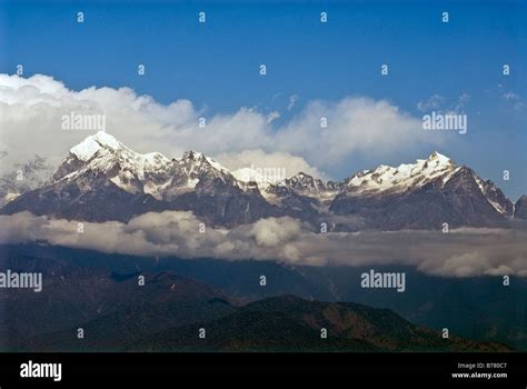 Kangchenjunga massif hi-res stock photography and images - Alamy