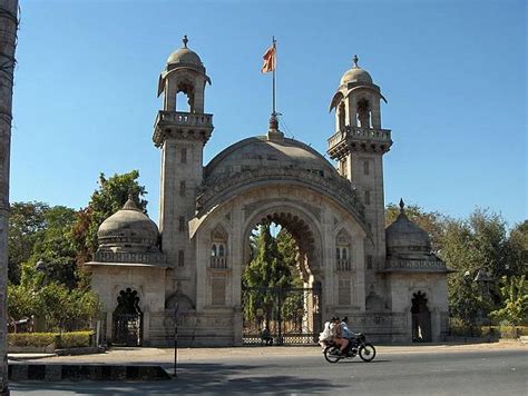 Vadodara Railway Station - Vadodara Sayajigunj (સયાજીગંજ )