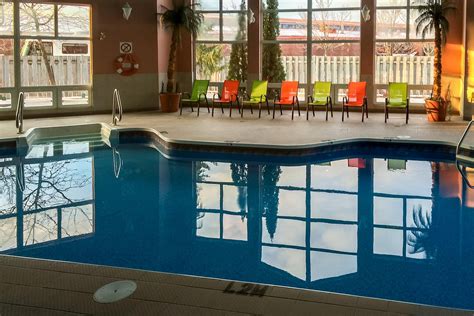 Best Western Hotel Brossard Pool: Pictures & Reviews - Tripadvisor