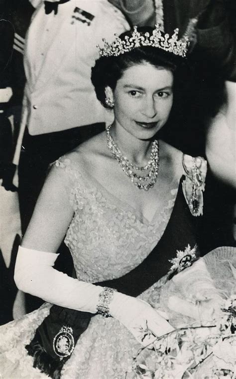 HM Queen Elizabeth Wearing George VI Crown