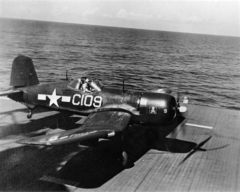 Asisbiz Vought F4U 4 Corsair VF-17 White C109 01