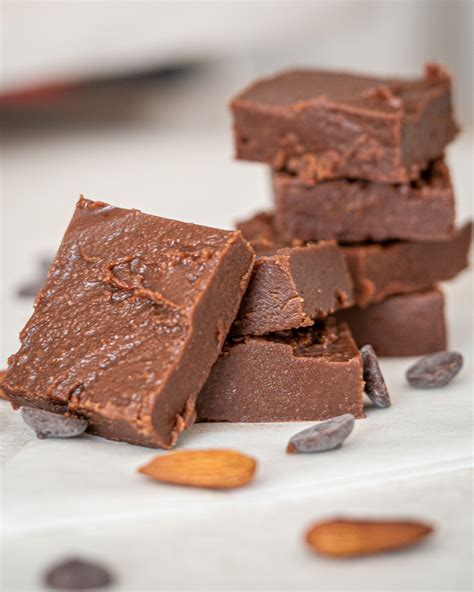 Easy Chocolate Peanut Butter Fudge - Delice Recipes