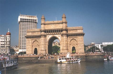 True Colors of India: Gateway of India – Famous Places of Mumbai