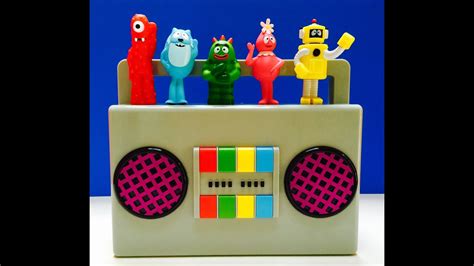 Yo Gabba Gabba Musical Boombox Playset Surprise Toy - YouTube