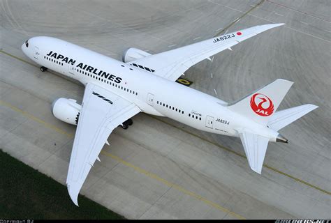 Experience the Beauty of Boeing 787-8 Dreamliner Aircraft