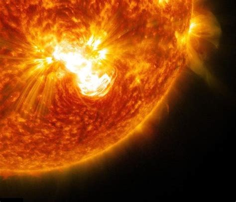 Largest sunspot on sun in more than two decades unleashes massive solar flare -- Science ...