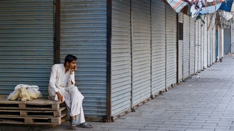 Pakistan's Economic Turmoil Worsens Amid IMF Bailout Delay