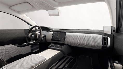 Lightyear推出“世界上第一款可量产的”太阳能汽车 Tesla, Solar Powered Cars, Bridgestone Tires, Gear Reduction, Solar ...