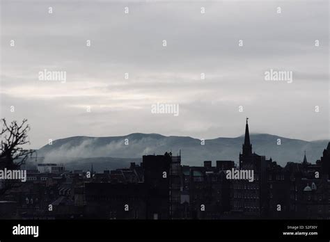 Edinburgh skyline silhouette hi-res stock photography and images - Alamy