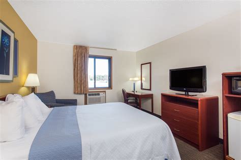 Days Inn by Wyndham Austin | Austin, MN Hotels