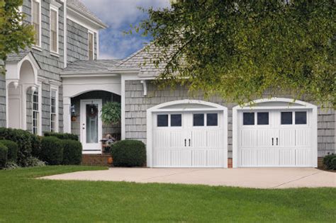 Garage Doors : Colonial Building