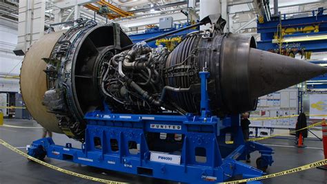 An inside look at a commercial jet engine - CNET