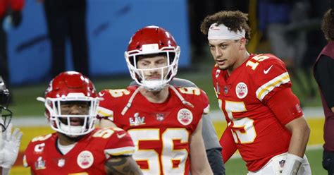 Chiefs installed as heavy Super Bowl LVI favorites | Reuters