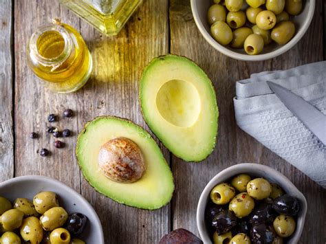 Avocado Oil vs Olive Oil—Which is Healthier? - Shop We Olive