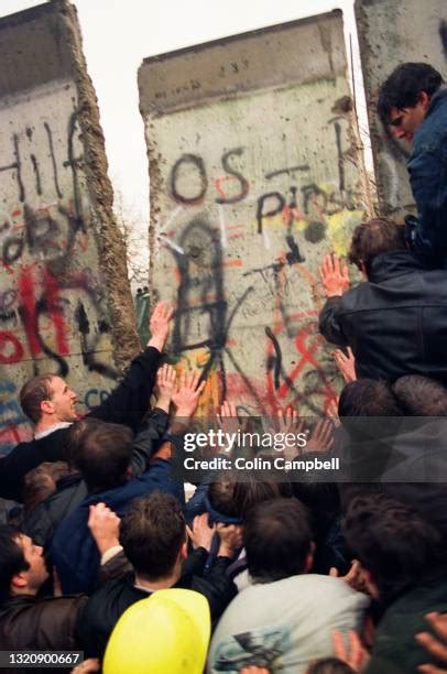 Berlin Wall Torn Down Photos and Premium High Res Pictures - Getty Images