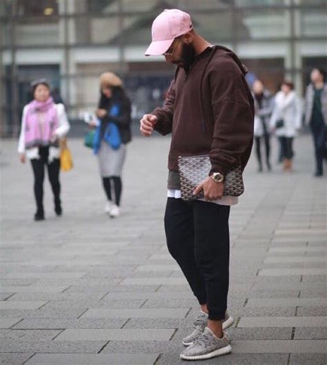 How to Style Yeezys 350 (15 Best Yeezy Outfit Ideas)