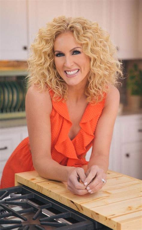 Little Big Town's Kimberly Schlapman Shares Her Favorite Holiday Recipe ...