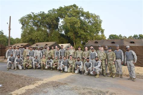 IN MARCOS & USN SEALs group photoshoot during Exercise Sangam in Goa : r/IndianDefense