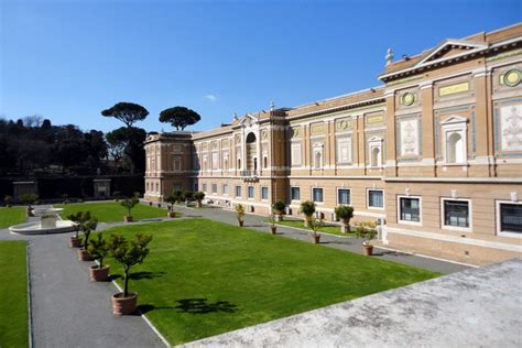 Apostolic Palace, Vatican City, Italy (with Map & Photos)