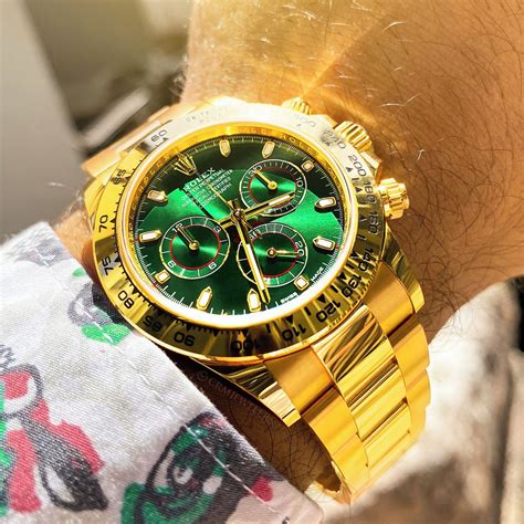 [Rolex] Daytona green emerald dial under the Miami sun : r/Watches