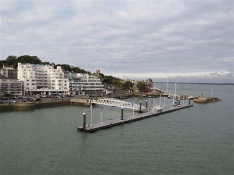 Cowes Harbour © Malc McDonald cc-by-sa/2.0 :: Geograph Britain and Ireland