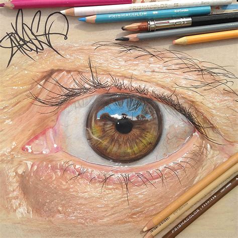 19-Year-Old Artist Draws Hyper-Realistic Eyes Using Only Coloured Pencils