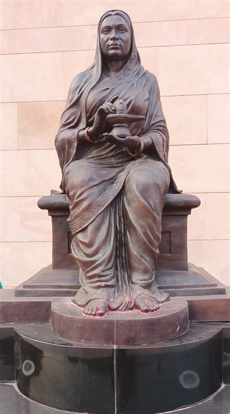 Image: Maharani Ahilyabai Holkar, statue