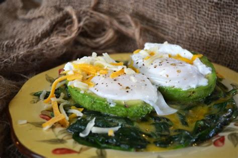 How To Make Cheesy Eggs Florentine With Avocado Boats - illuminouz