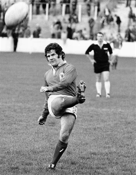 David Watkins, dual-code rugby player who captained the Lions and went ...