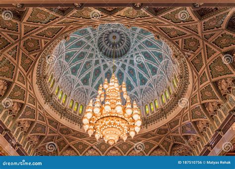 Chandelier in Sultan Qaboos Grand Mosque in Muscat, Om Editorial Photo - Image of islamic, east ...