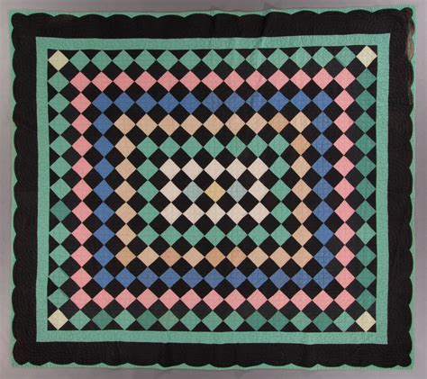 Sold Price: MID-ATLANTIC AMISH / MENNONITE PIECED QUILT - July 6, 0118 9:30 AM EDT