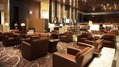 Lounge review: Singapore Airlines Silverkris Lounge, First Class ...