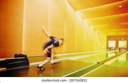 Man Playing Nine Pin Bowling Motion Stock Photo 1057565813 | Shutterstock