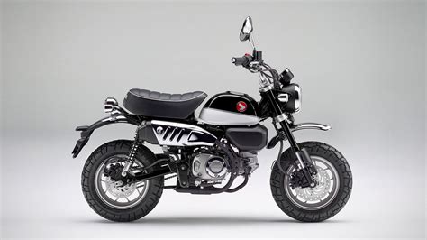 Black Shiny Pearl Color Makes The 2020 Honda Monkey 125 Motorcycle Looks Even More 60s