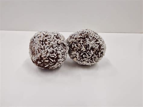 Chocolate balls (2 pcs.) – Alina's Cakes and More