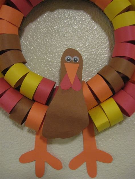 Heather Is...: Footurkey Wreath {Thanksgiving Craft} | Manualidades, Creatividad y Actividades ...