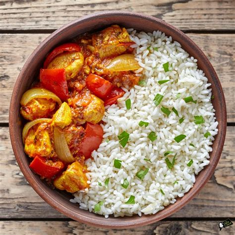 chicken-jalfrezi-indian-spicy-curry-chilli-meat-with-basmati-rice-picture-id599689826 - The ...